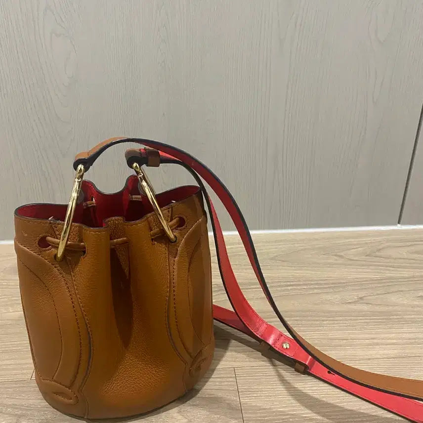[BUNJANG] Christian Louboutin Bucket Bag / 크리스찬루부탱 버킷백