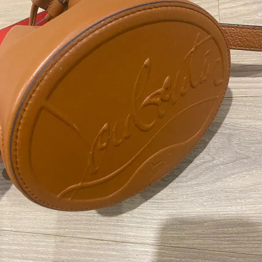 [BUNJANG] Christian Louboutin Bucket Bag / 크리스찬루부탱 버킷백