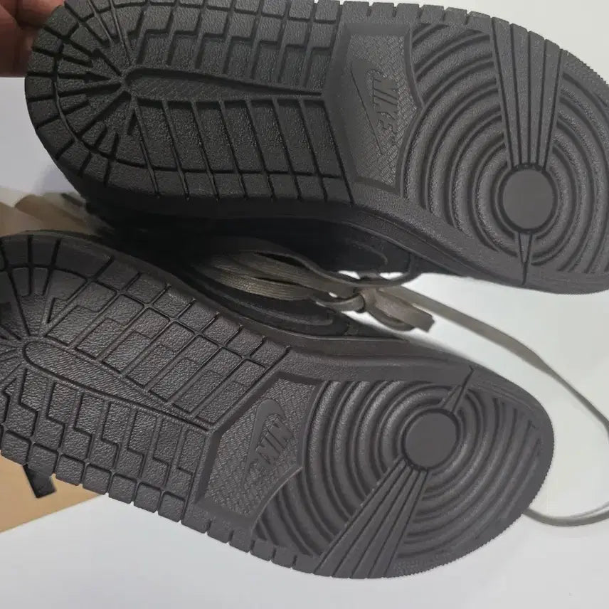 [BUNJANG] Scott Velvet Brown and Dark Mocha Sneakers (260) / 스캇 벨벳 브라운 앤 다크모카 (260)