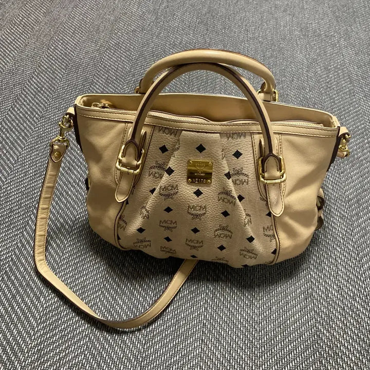 [BUNJANG] MCM Leather Crossbody Tote Bag / MCM가방 크로스 토드백