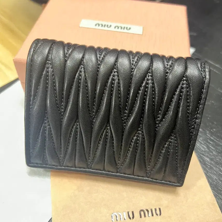 [BUNJANG] Miu Miu Black Matelassé Wallet / 미우미우 지갑 검정색이고