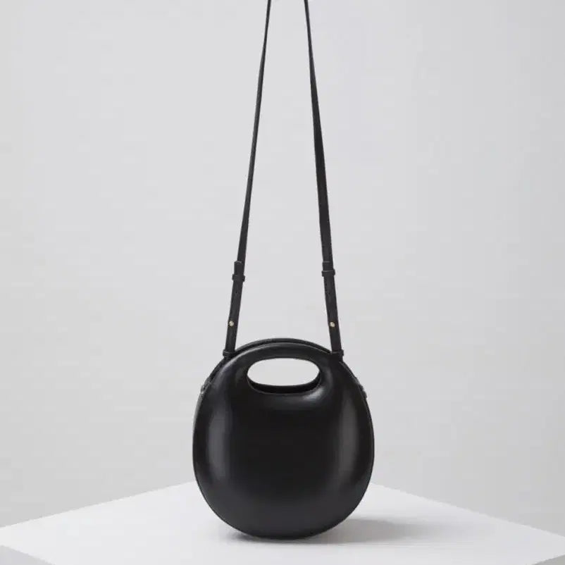 [BUNJANG] Archivepke Shell Bagel Bag Black / Archivepke 아카이브앱크 Shell bagel bag