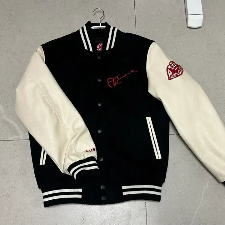 [BUNJANG] Flirt Place Varsity Jacket - Size M / Flirt place 바시티 자켓