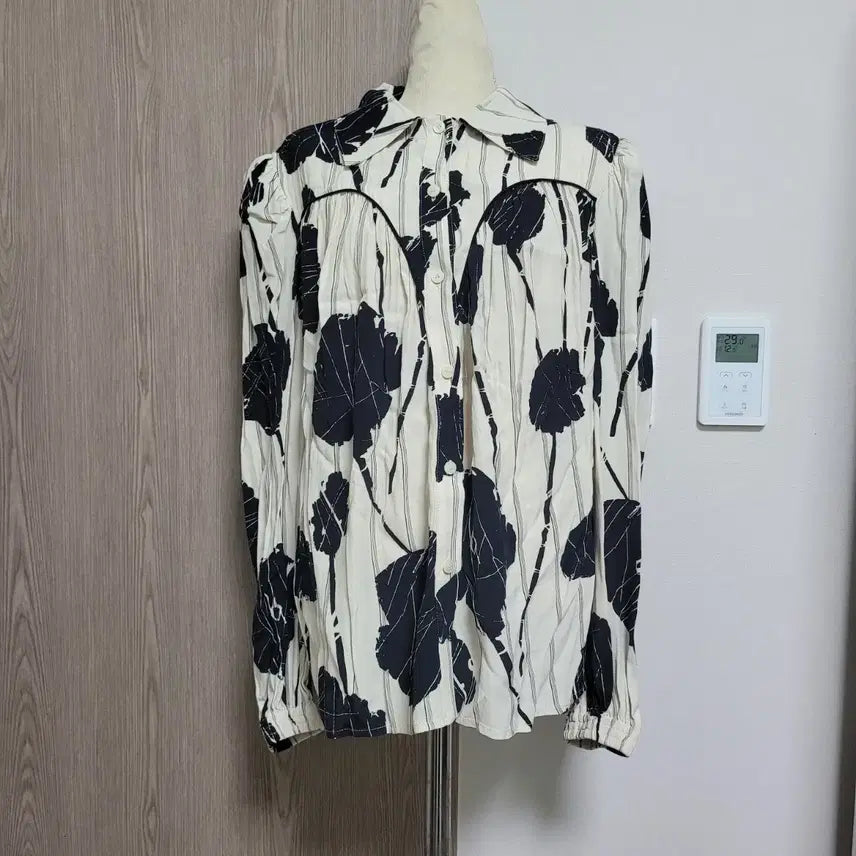 [BUNJANG] BECAUSEPBK Floral Pattern Long-Sleeve Blouse / BECAUSEPBK 플라워 패턴 긴팔 블라우스