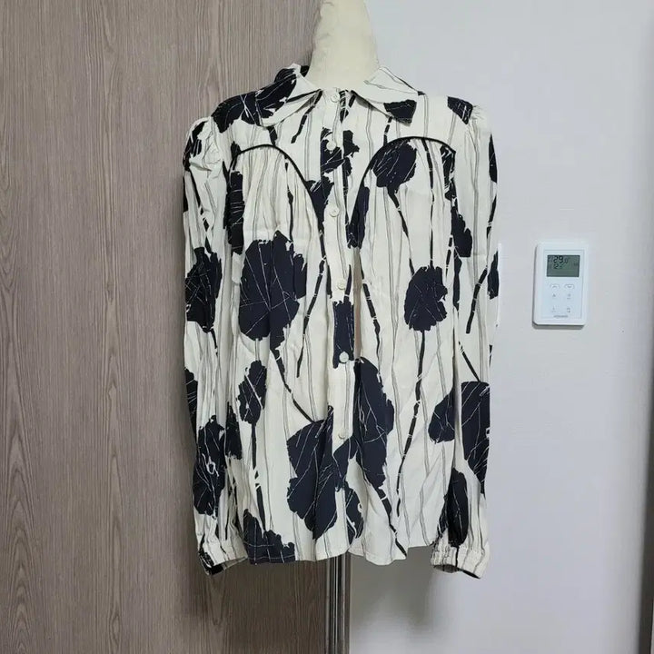 [BUNJANG] BECAUSEPBK Floral Pattern Long-Sleeve Blouse / BECAUSEPBK 플라워 패턴 긴팔 블라우스