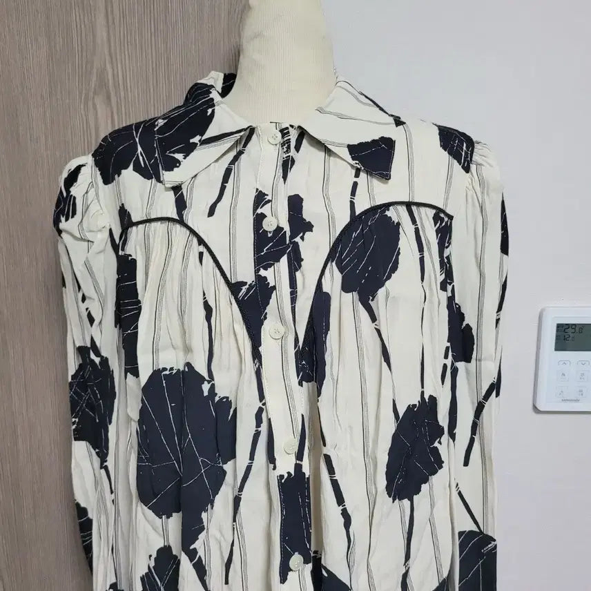 [BUNJANG] BECAUSEPBK Floral Pattern Long-Sleeve Blouse / BECAUSEPBK 플라워 패턴 긴팔 블라우스