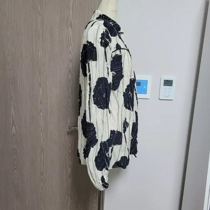 [BUNJANG] BECAUSEPBK Floral Pattern Long-Sleeve Blouse / BECAUSEPBK 플라워 패턴 긴팔 블라우스