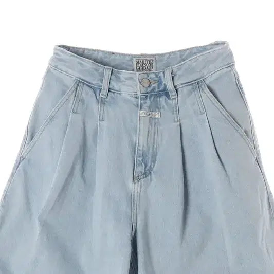 [BUNJANG] Marithe Francois Girbaud Light Blue Pinstripe Denim Shorts / 마리떼 프랑소와 저버 핀턱 데님 쇼츠 S