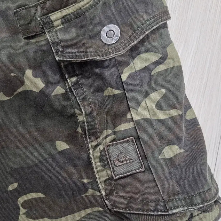[SOLD OUT] 퀵실버 밀리터리 카모 반바지 카고 반바지