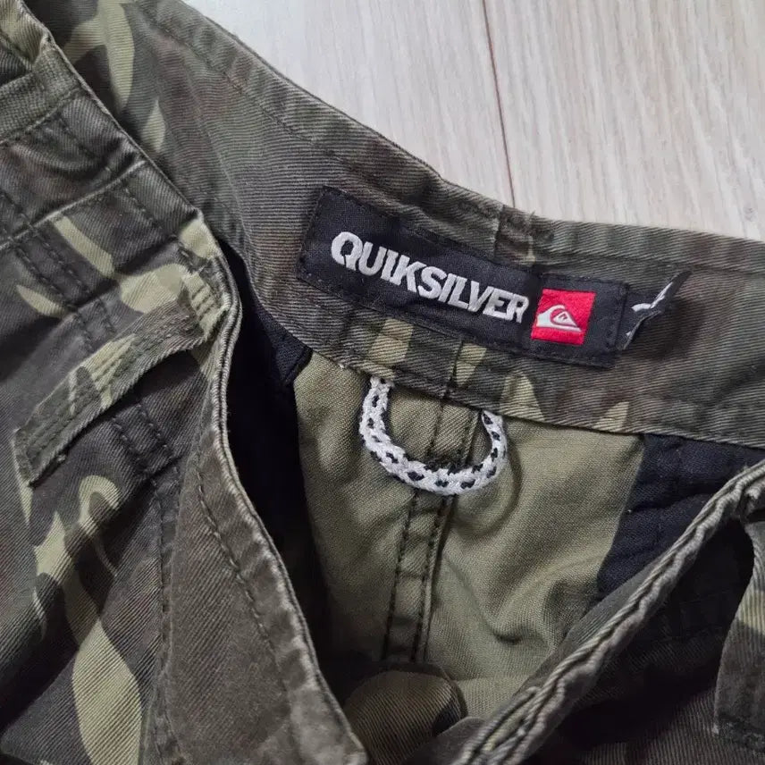 [SOLD OUT] 퀵실버 밀리터리 카모 반바지 카고 반바지