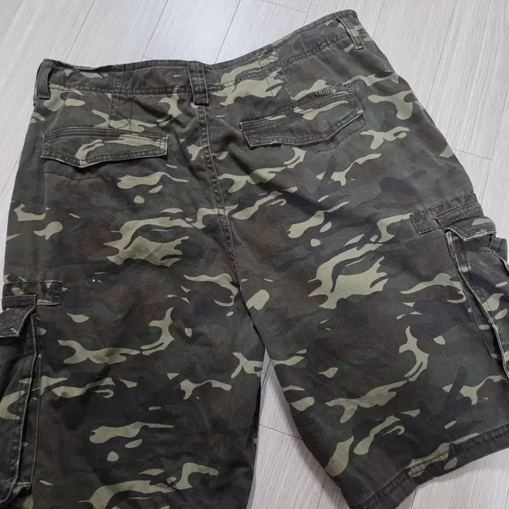 [SOLD OUT] 퀵실버 밀리터리 카모 반바지 카고 반바지