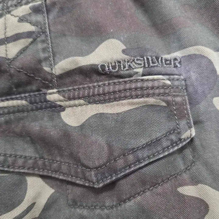 [SOLD OUT] 퀵실버 밀리터리 카모 반바지 카고 반바지
