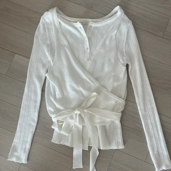 [BUNJANG] TOWAVASE Ivory Wrap Cardigan Set / 토와브 랩 가디건 세트 아이보리