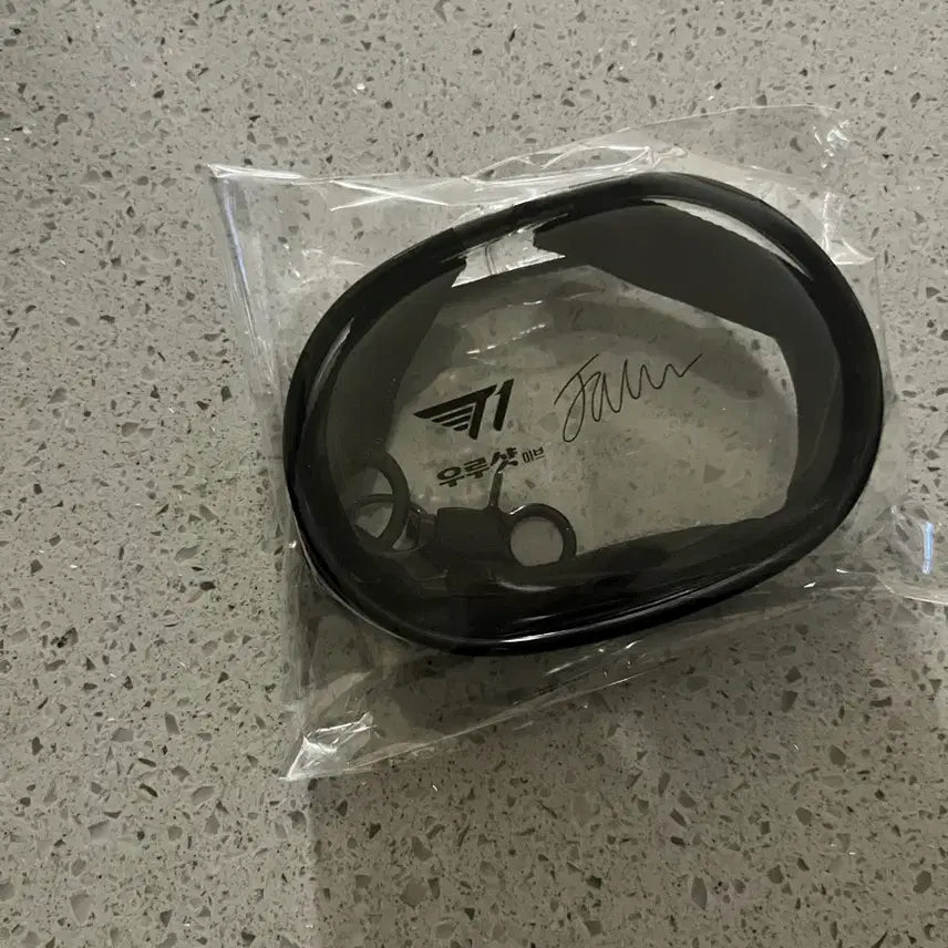 [BUNJANG] T1 Faker Autographed Pouch with Keychain / 우루샷 페이커 파우치