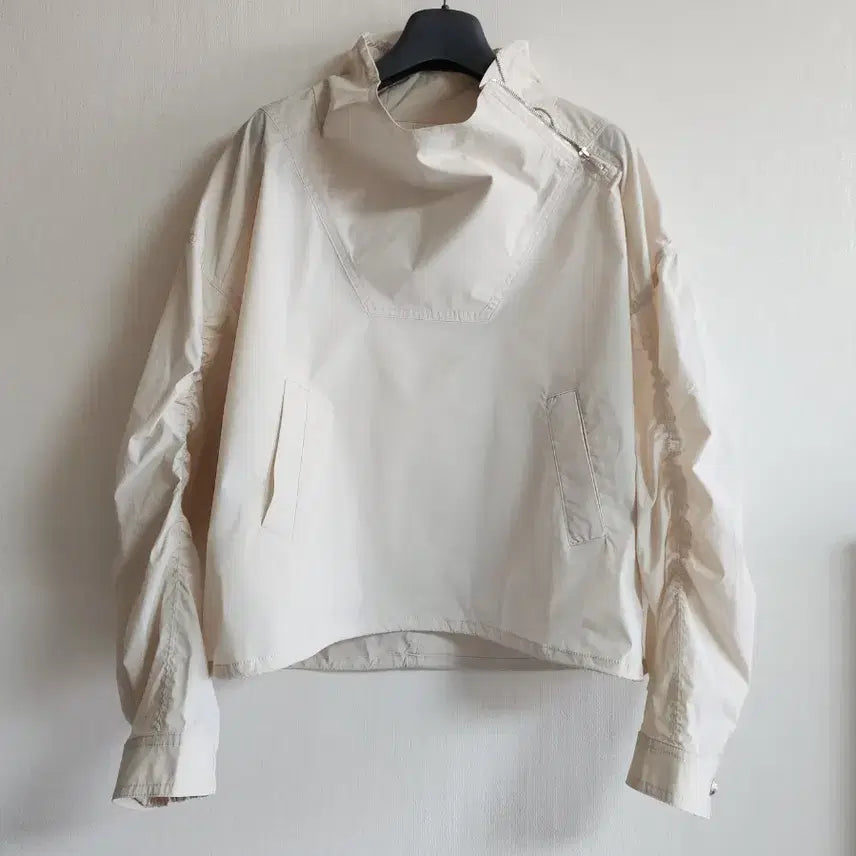 [SOLD OUT] (새상품)한섬 TIME 타임 지퍼셔링 모크넥 탑 아노락 스타일