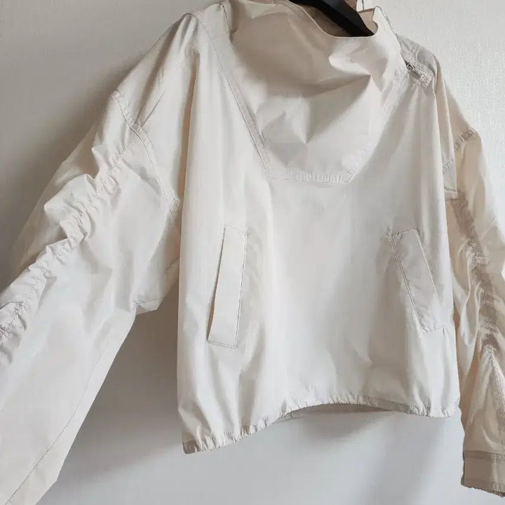[SOLD OUT] (새상품)한섬 TIME 타임 지퍼셔링 모크넥 탑 아노락 스타일