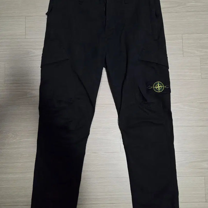 [SOLD OUT] [백화점판] STONE ISLAND 스톤아일랜드 카고 팬츠 바지