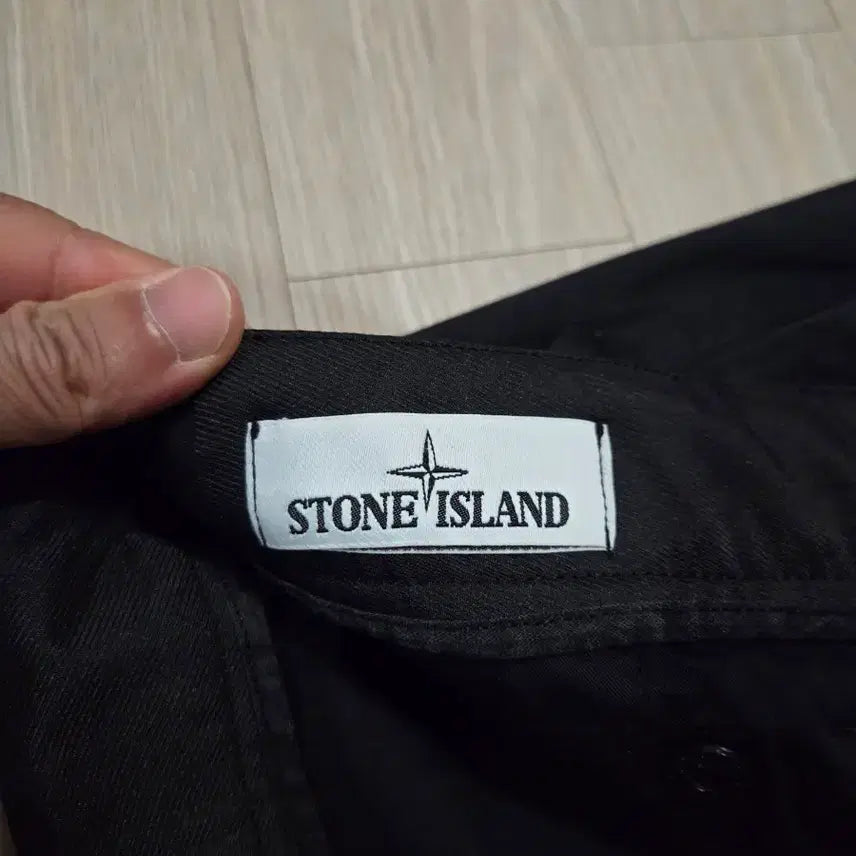 [SOLD OUT] [백화점판] STONE ISLAND 스톤아일랜드 카고 팬츠 바지