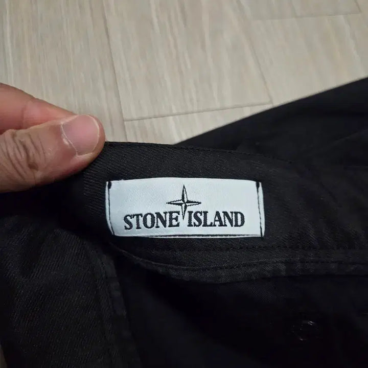 [SOLD OUT] [백화점판] STONE ISLAND 스톤아일랜드 카고 팬츠 바지