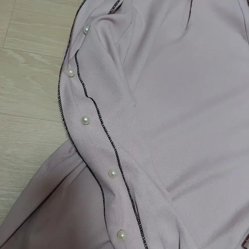 [BUNJANG] Dielv Pink Pearl Detail Blouse / Dielv 딸기우유 핑크 펄 디테일 블라우스