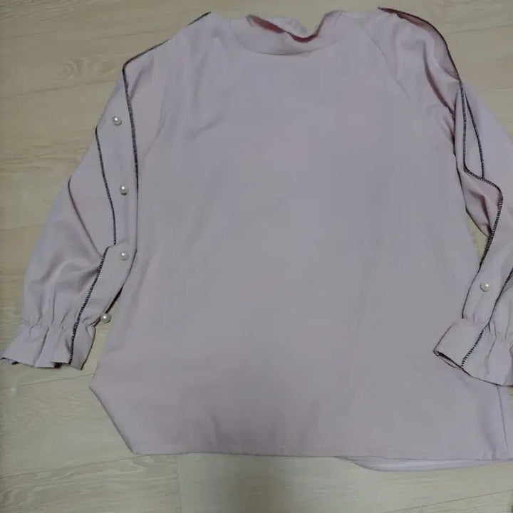 [BUNJANG] Dielv Pink Pearl Detail Blouse / Dielv 딸기우유 핑크 펄 디테일 블라우스