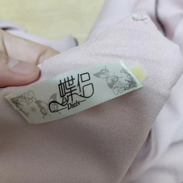 [BUNJANG] Dielv Pink Pearl Detail Blouse / Dielv 딸기우유 핑크 펄 디테일 블라우스