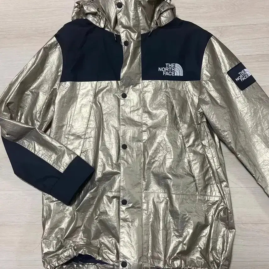 [BUNJANG] The North Face Silver Windbreaker Jacket - Limited Edition / 정품 한정판 노스페이스  실버 바람막이 자켓 L사이즈 100사이즈