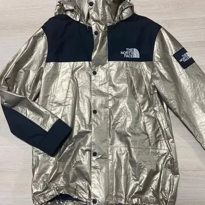 [BUNJANG] The North Face Silver Windbreaker Jacket - Limited Edition / 정품 한정판 노스페이스  실버 바람막이 자켓 L사이즈 100사이즈