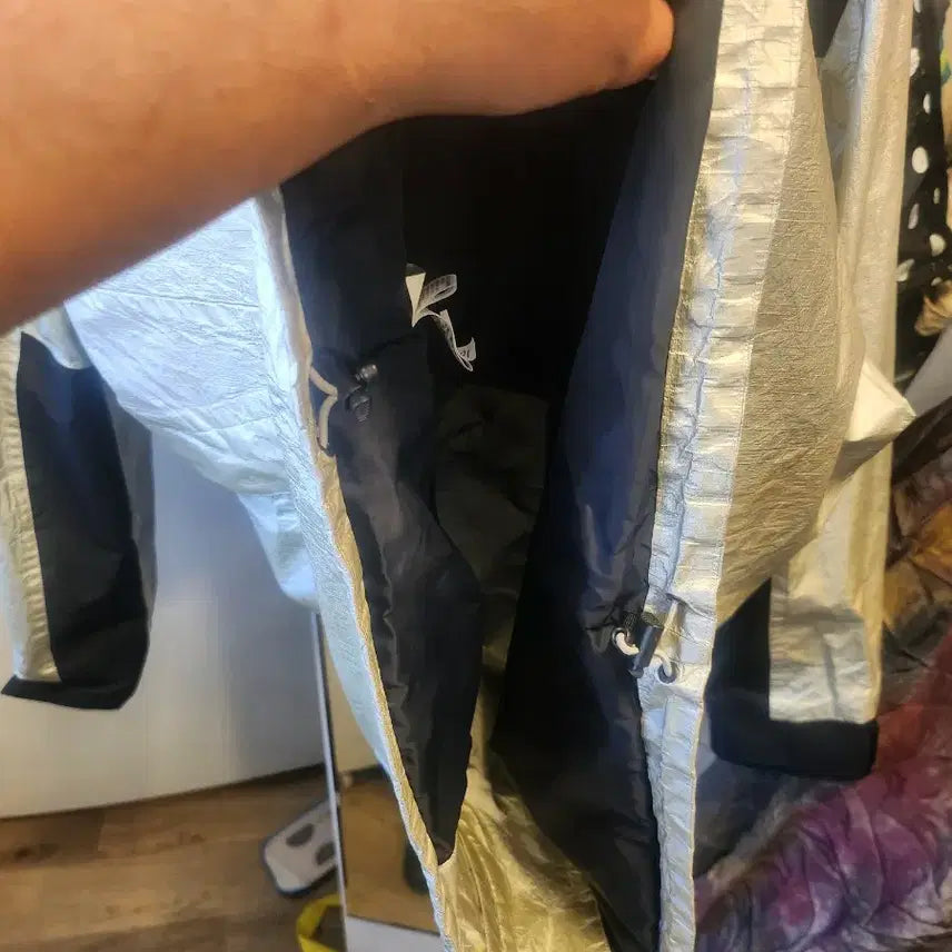 [BUNJANG] The North Face Silver Windbreaker Jacket - Limited Edition / 정품 한정판 노스페이스  실버 바람막이 자켓 L사이즈 100사이즈