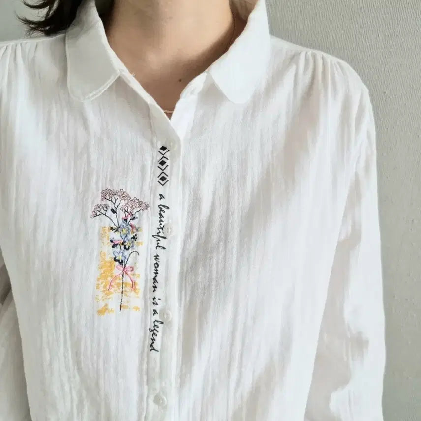 [BUNJANG] Flower Embroidered White Blouse / 플라워 자수 화이트 셔츠 블라우스