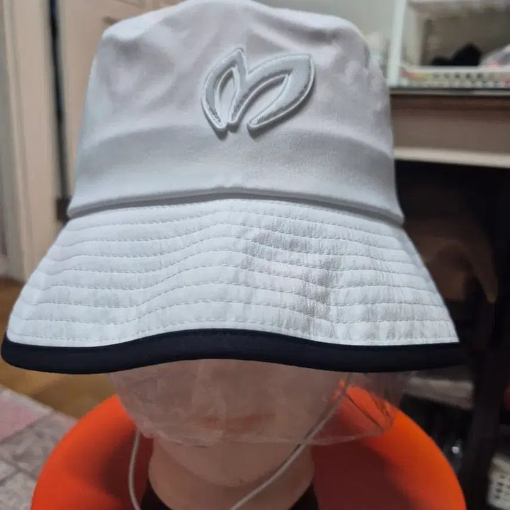 [BUNJANG] Master Bunny Edition White Bucket Hat / 마스터바니에디션 화이트 버킷햇