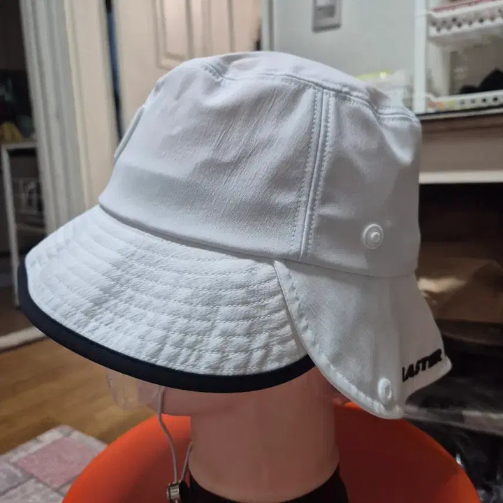 [BUNJANG] Master Bunny Edition White Bucket Hat / 마스터바니에디션 화이트 버킷햇