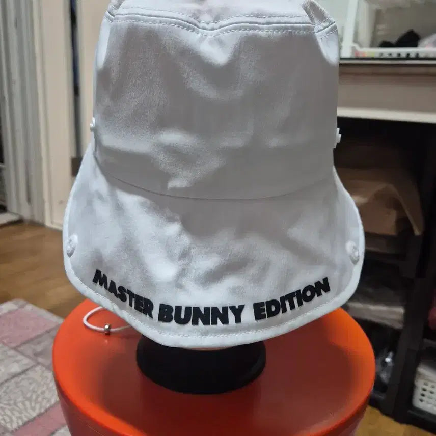 [BUNJANG] Master Bunny Edition White Bucket Hat / 마스터바니에디션 화이트 버킷햇