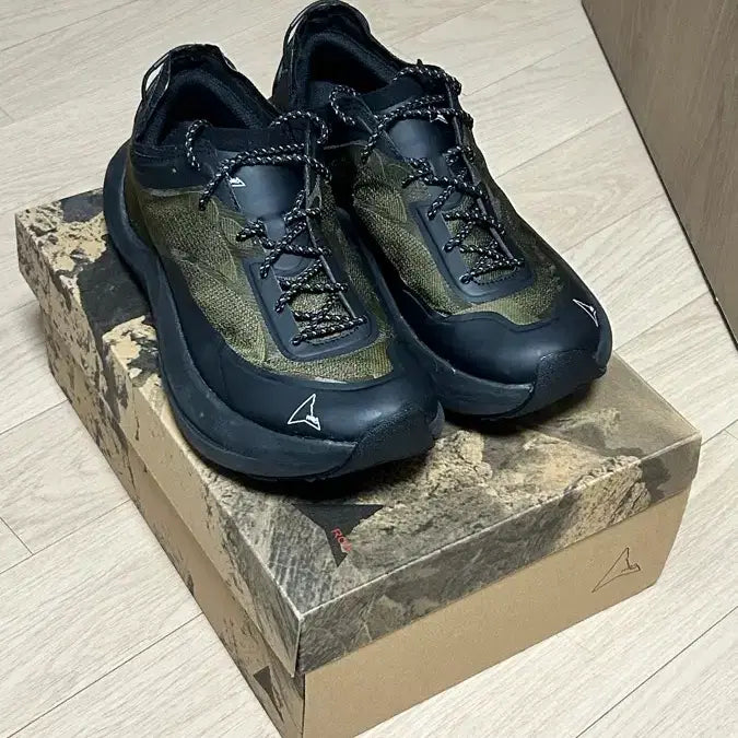 [SOLD OUT] 42) 로아 셀라 sella 올리브 블랙
