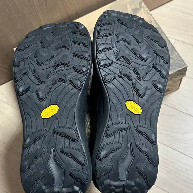 [SOLD OUT] 42) 로아 셀라 sella 올리브 블랙