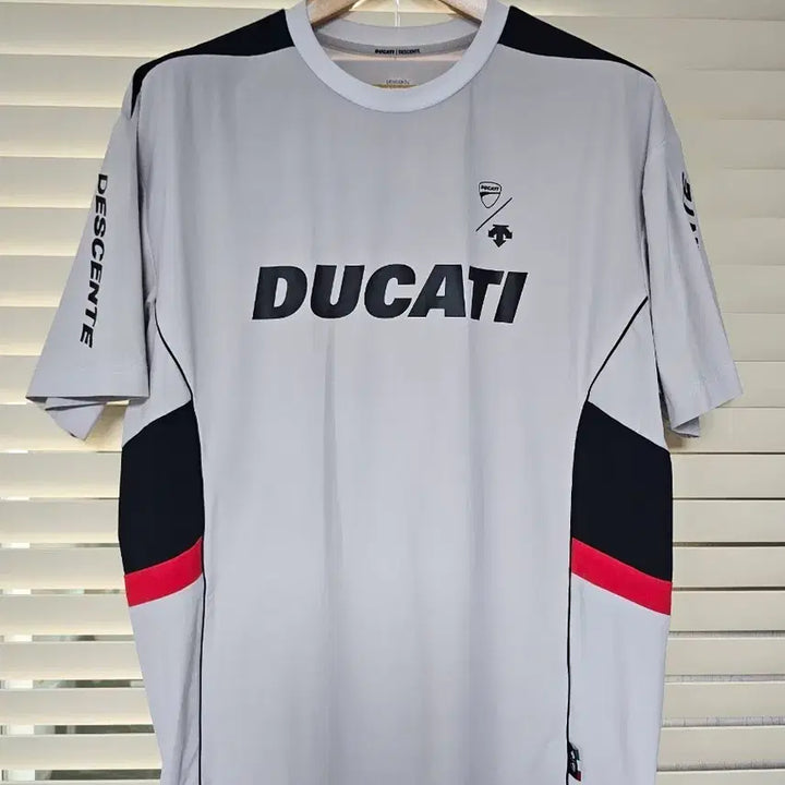 [BUNJANG] Descente Ducati Cooling Oversized T-Shirt (L) / 데상트 두카티 쿨링 오버핏 반팔티셔츠 100(L)