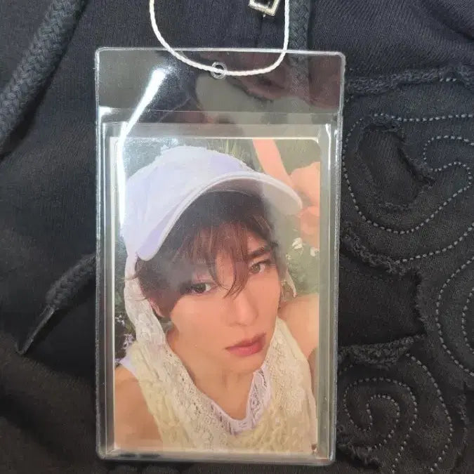 [BUNJANG] ZeroBaseOne (ZB1) Seok Matthew Hood Photocard / 시온 후드 포카
