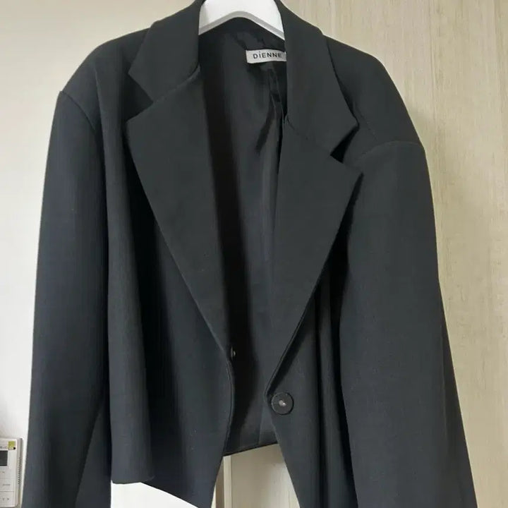 [SOLD OUT] 유튜버 하누 크롭자켓 차콜
