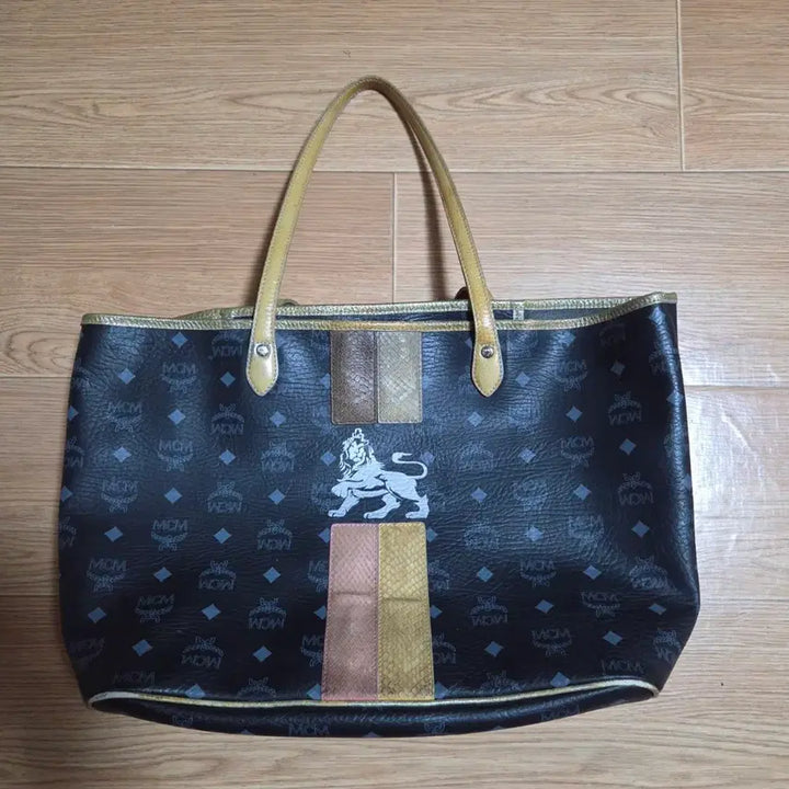 [BUNJANG] MCM Lion Logo Black Tote Bag / MCM 로고 라이온 블랙 토트백