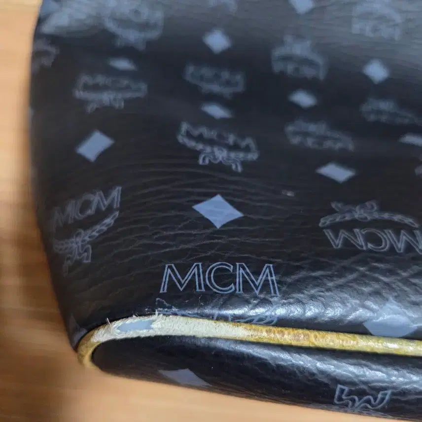 [BUNJANG] MCM Lion Logo Black Tote Bag / MCM 로고 라이온 블랙 토트백
