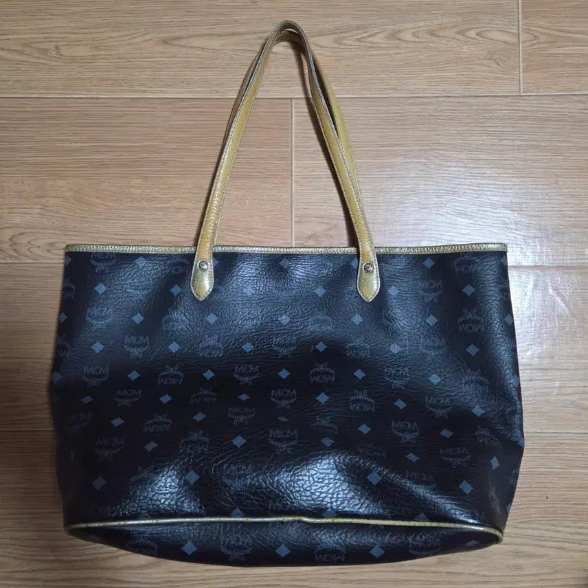 [BUNJANG] MCM Lion Logo Black Tote Bag / MCM 로고 라이온 블랙 토트백