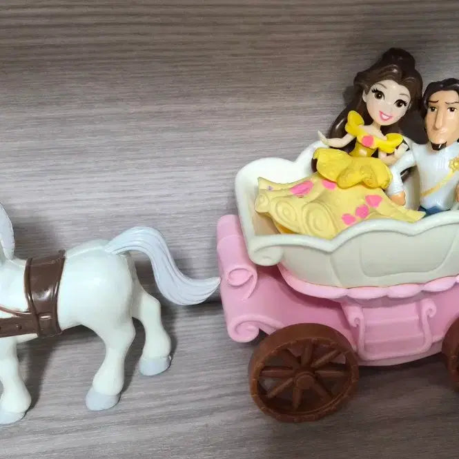 [BUNJANG] Disney Beauty and the Beast Belle Figure Carriage Set / 디즈니 미녀와 야수 벨 피규어 마차 세트