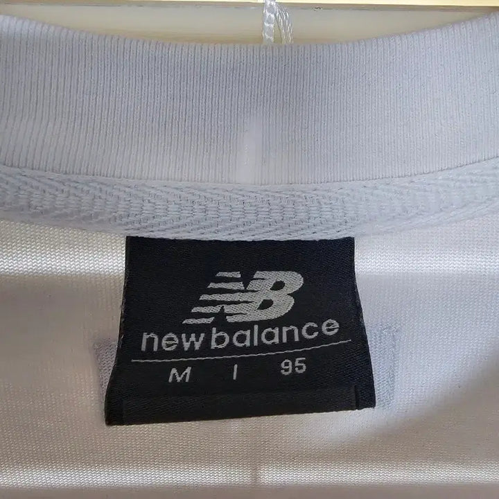 [BUNJANG] New Balance Classic White Logo Short Sleeve T-Shirt / 뉴발란스 화이트 클래식 로고 반팔티셔츠 M