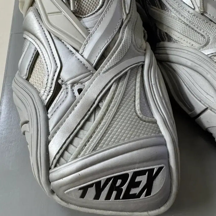 [BUNJANG] Balenciaga Tyrex Silver Sneakers / 발렌시아가 타이렉스 실버 42