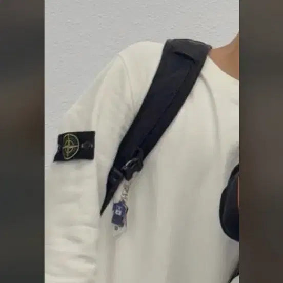 [SOLD OUT] 스톤아일랜드 화이트 맨투맨 티셔츠