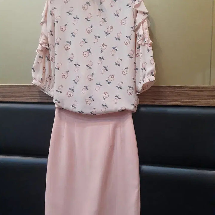 [BUNJANG] Floral Blouse and Pink Skirt Set / 플라워 블라우스 + 핑크 스커트 세트