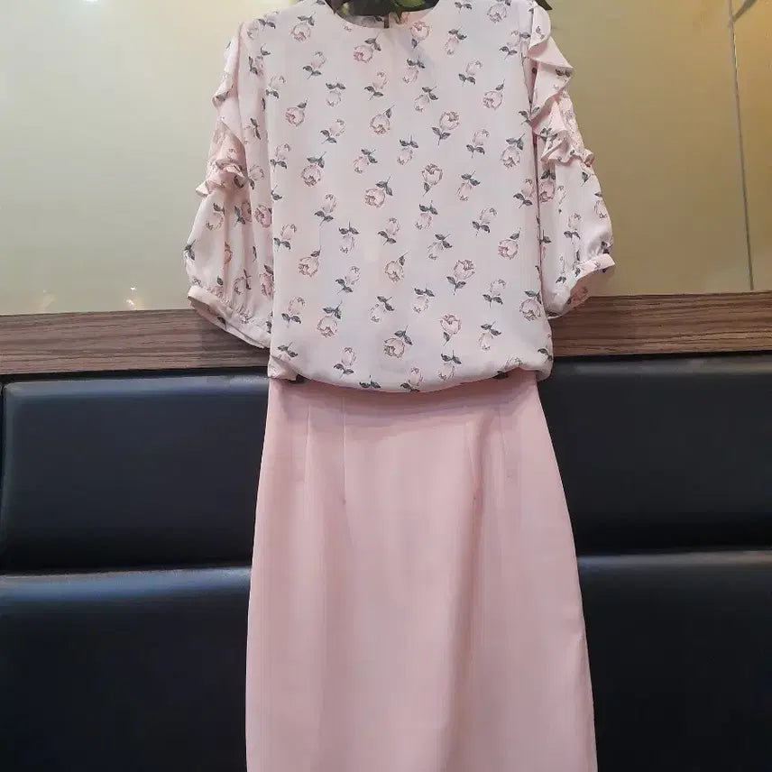 [BUNJANG] Floral Blouse and Pink Skirt Set / 플라워 블라우스 + 핑크 스커트 세트