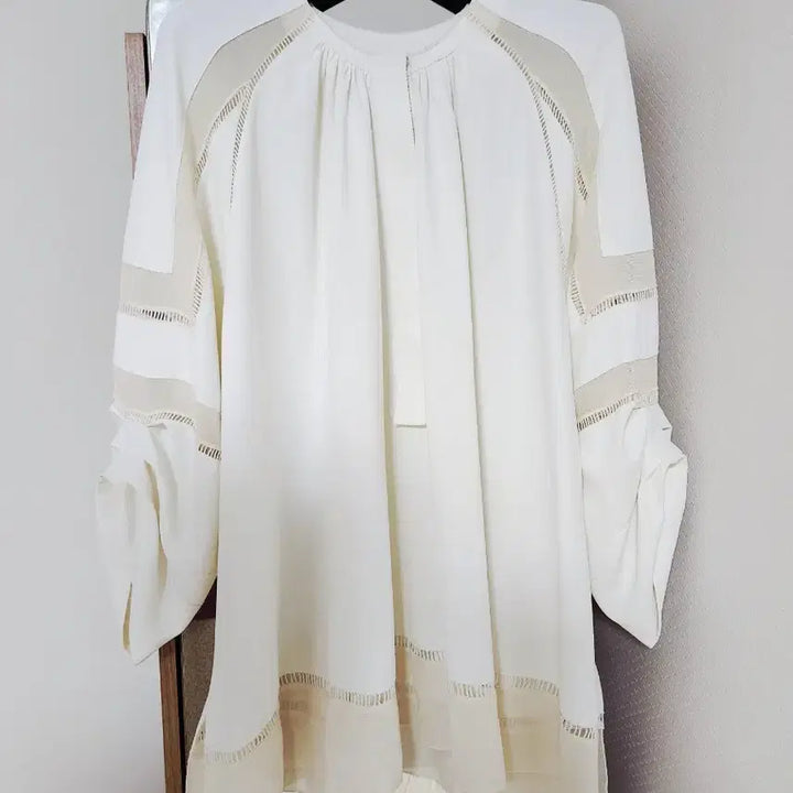 [BUNJANG] TIME Silk Blend Embroidered Shirring Blouse / 타임(TIME) 실크 혼방 자수 셔링  블라우스 (상태 최상)