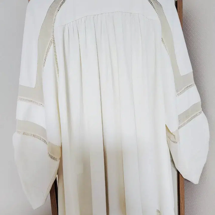[BUNJANG] TIME Silk Blend Embroidered Shirring Blouse / 타임(TIME) 실크 혼방 자수 셔링  블라우스 (상태 최상)