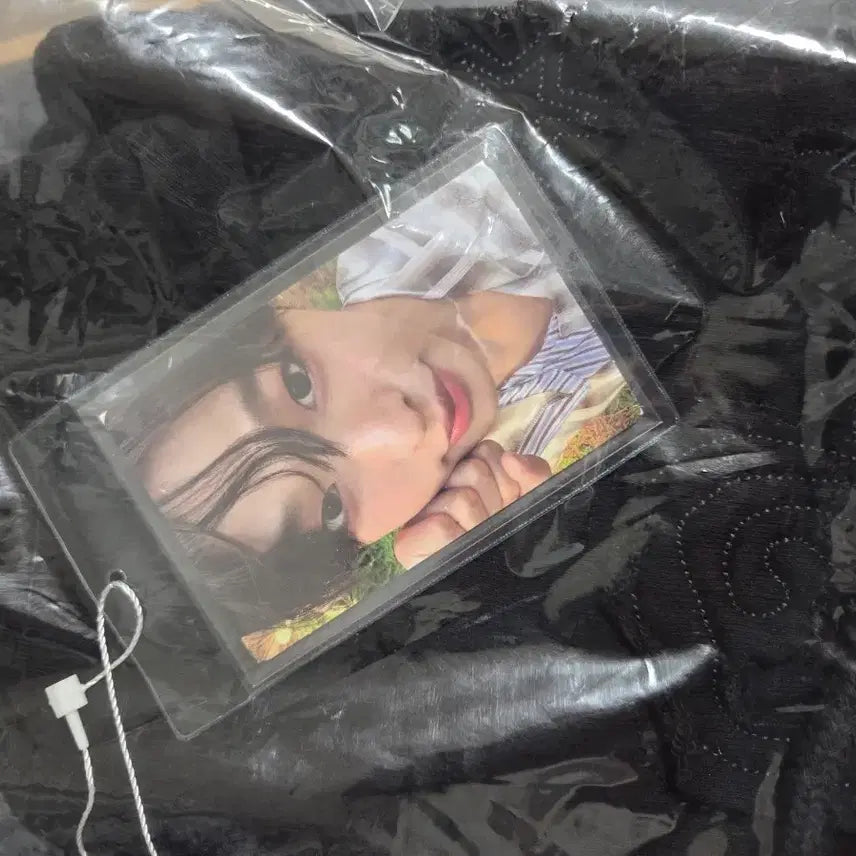 [BUNJANG] Odd to Love Riku Photocard / 오드 투 러브 팝업 후드포카 (리쿠)